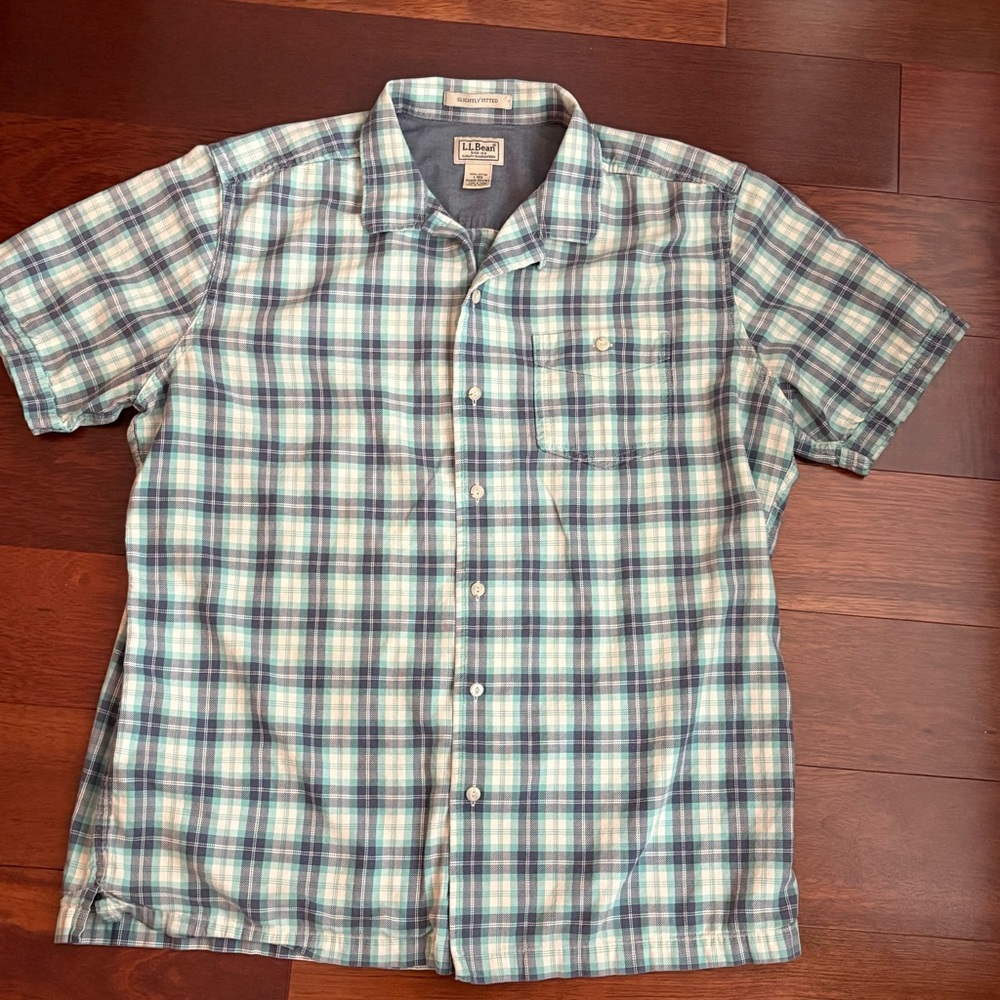L.L. Bean Men's Short Sleeve Plaid Button Down Shirt Size Large Slightly Fitted